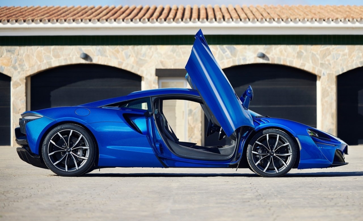 McLaren Artura 4
