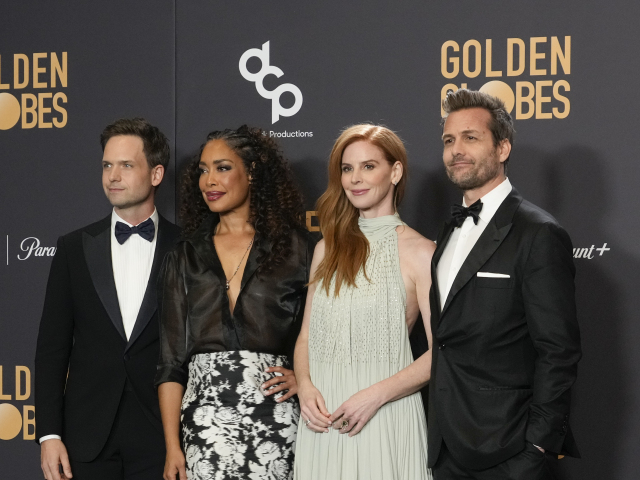 Patrick J. Adams, Gina Torres, Sarah Rafferty a Gabriel Macht 