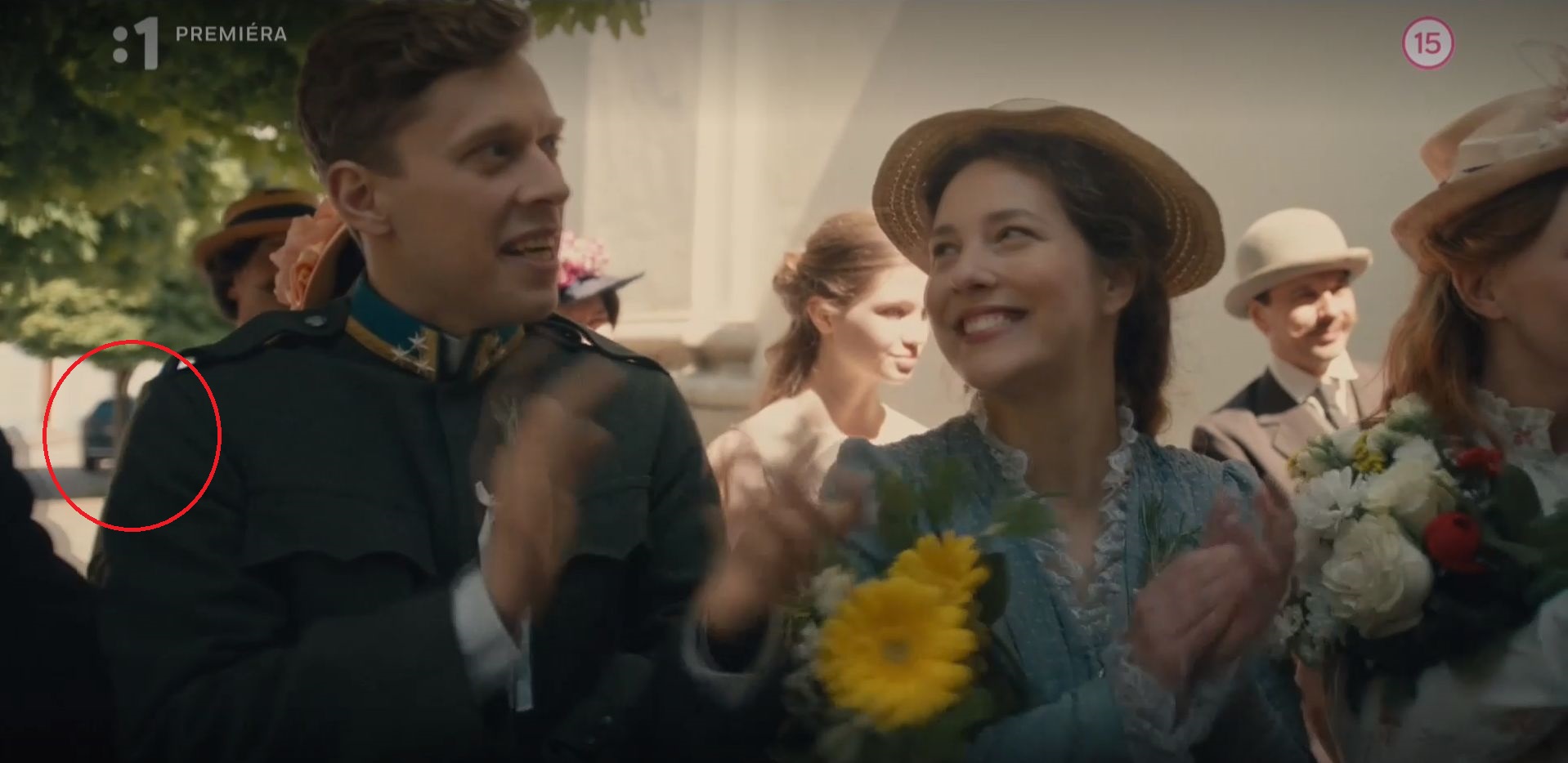 Prvá epizóda Času nádejí priniesla veľký prešľap. Historický seriál sa "pýši" záberom s moderným autom, ktorý si nikto v televízii nevšimol.