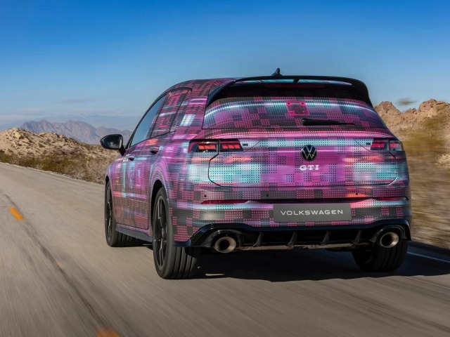 VW Golf GTI - kamufláž 2024