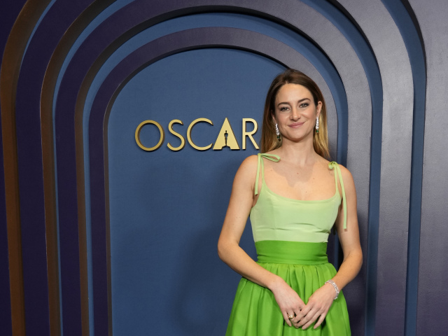 Herečka Shailene Woodley prišla v kreácii Carolina Herrera. 