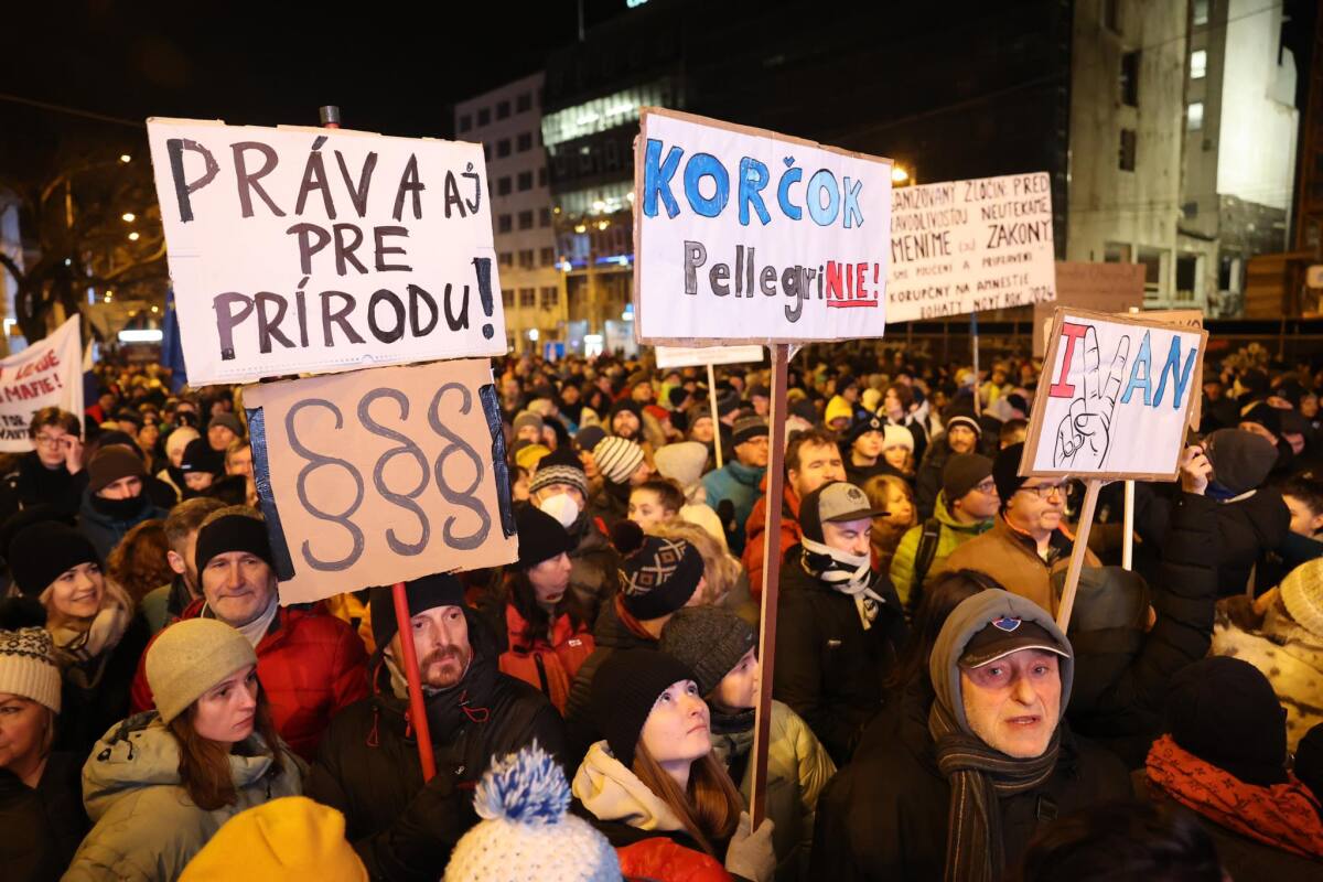 Na bratislavskom Námestí SNP sa o 18.00 hod začal ďalší opozičný protest proti zrušeniu špeciálnej prokuratúry. Opäť bez Igora Matoviča.