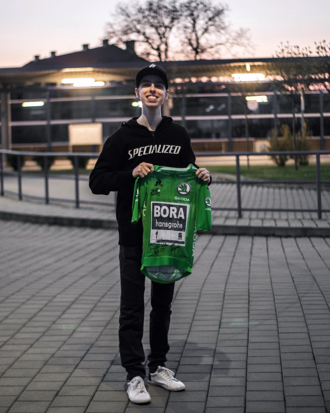 Lukáš Ronald Lukács s najvzácnejším dresom aj s osobným venovaním od Petra Sagana.