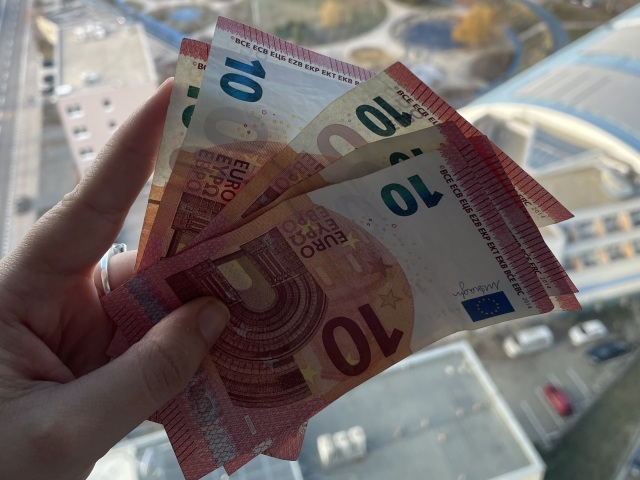 10 eur