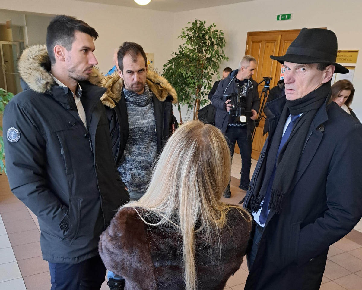 SR súdy Kuffovci napadnutie farmár POX