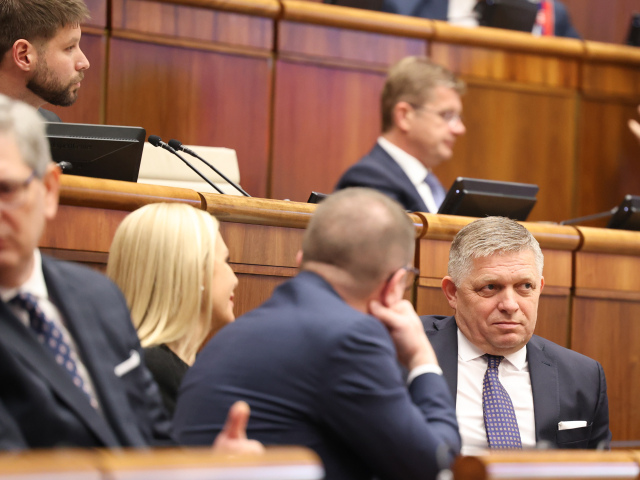 Fico, parlament, šimečka, saková