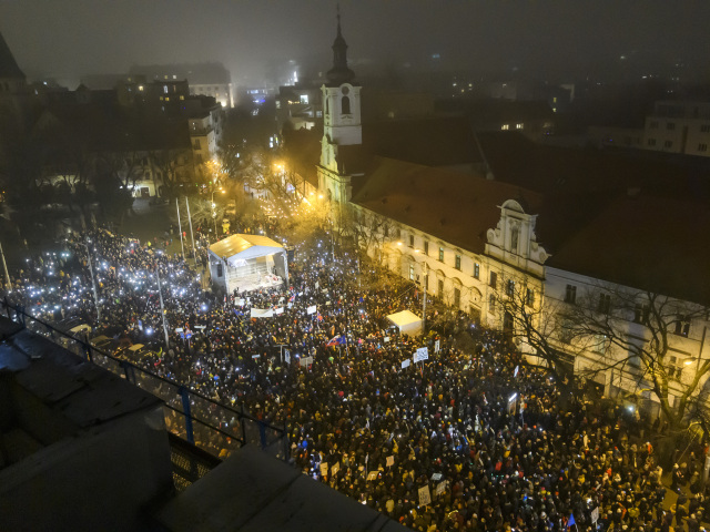 SR Bratislava opozícia protest ÚŠP BAX