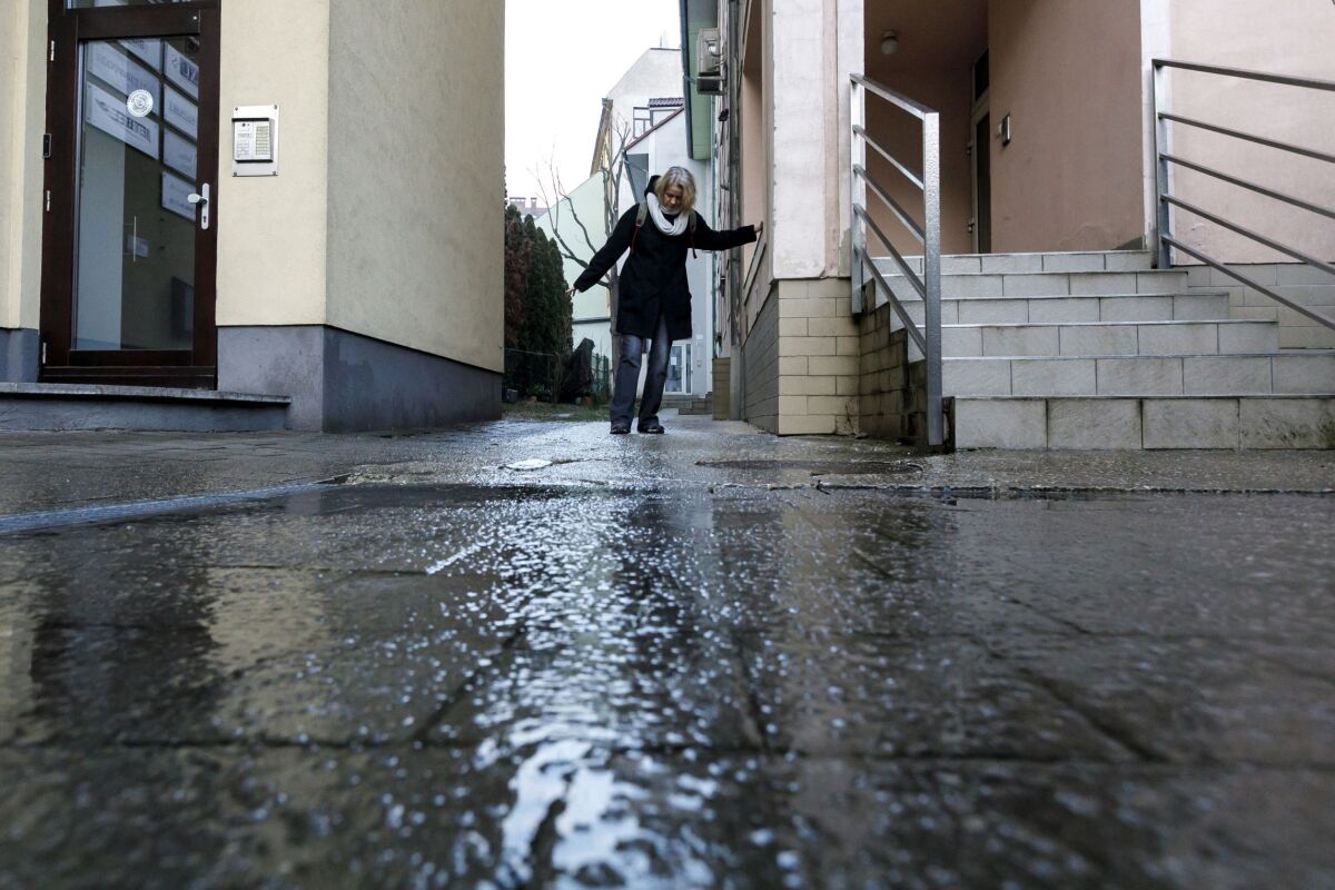 SR Bratislava počasie SHMÚ poľadovica výstraha BAX