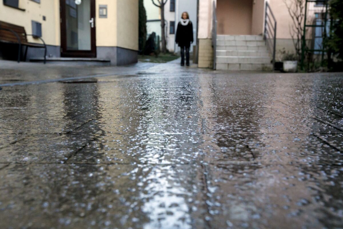 SR Bratislava počasie SHMÚ poľadovica výstraha BAX