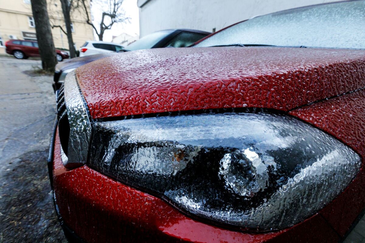 SR Bratislava počasie SHMÚ poľadovica výstraha BAX