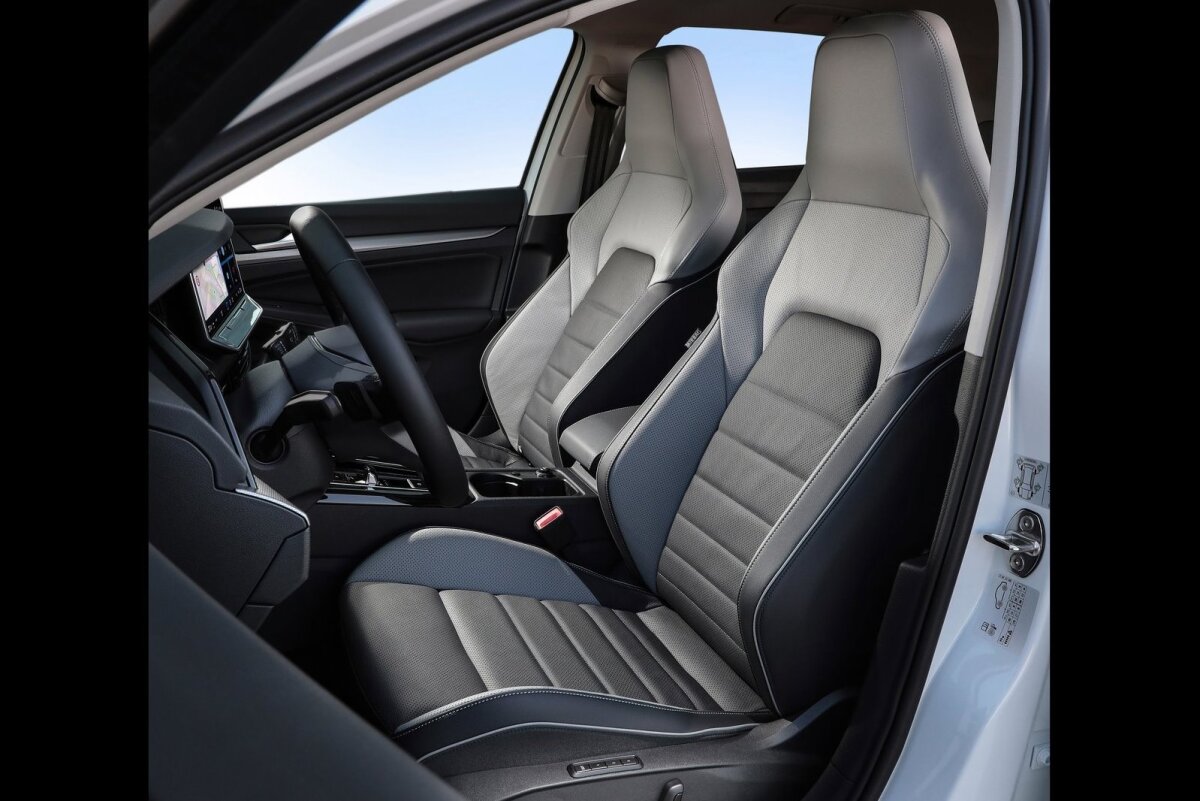 Volkswagen Golf - 2023