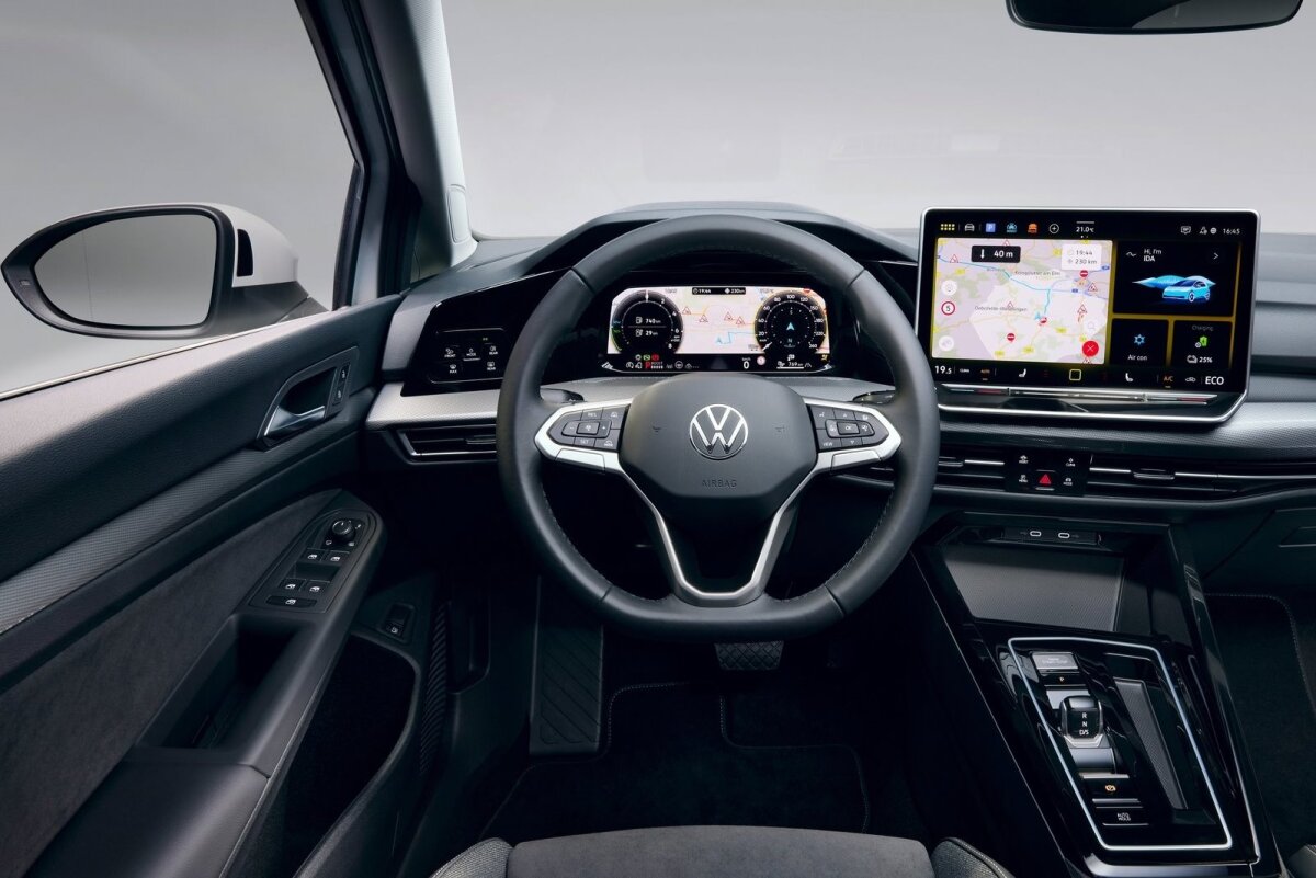 Volkswagen Golf - 2023