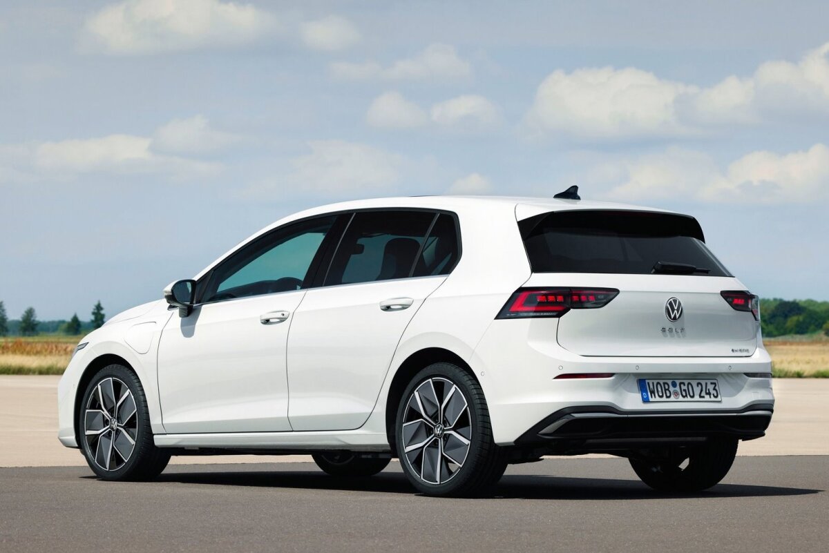 Volkswagen Golf - 2023