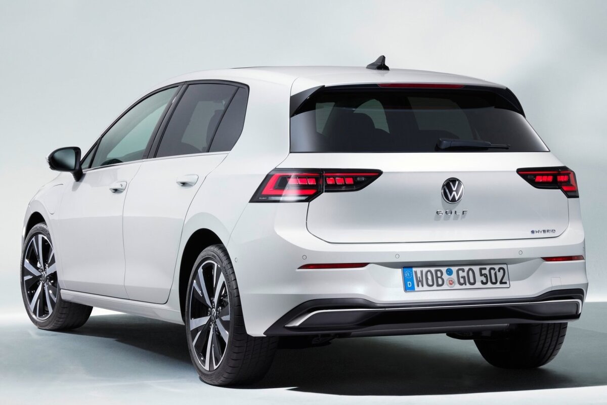 Volkswagen Golf - 2023