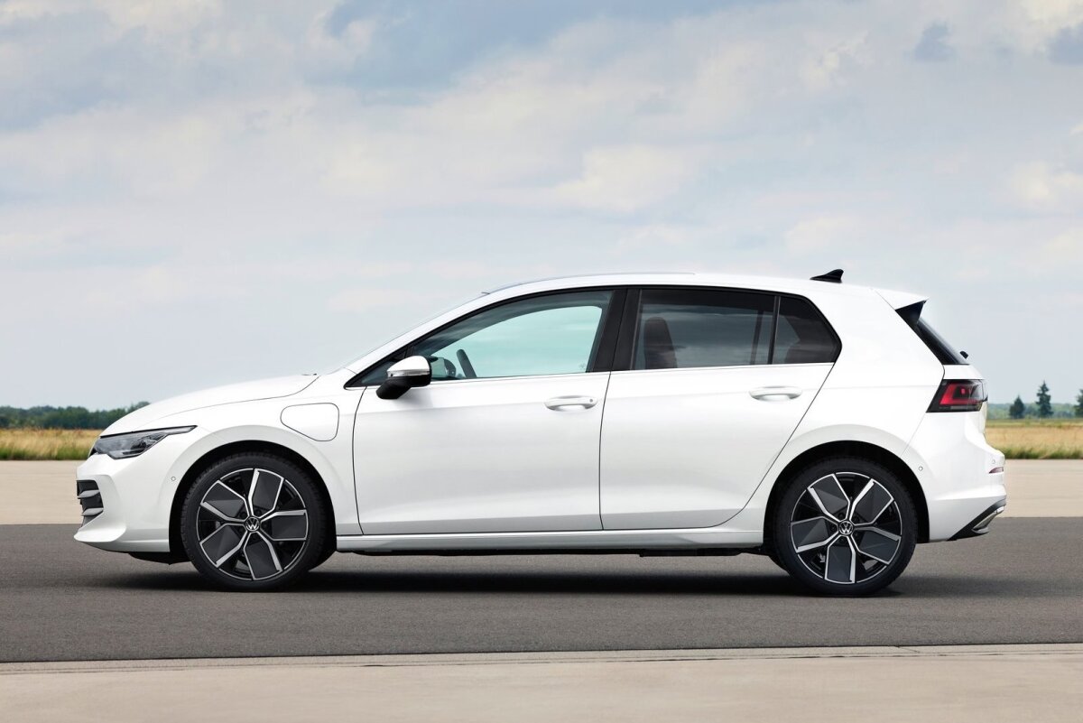 Volkswagen Golf - 2023