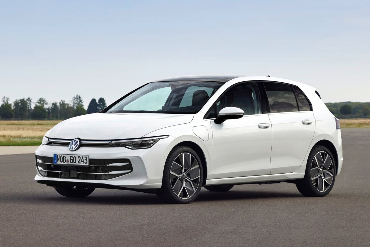 Volkswagen Golf - 2023