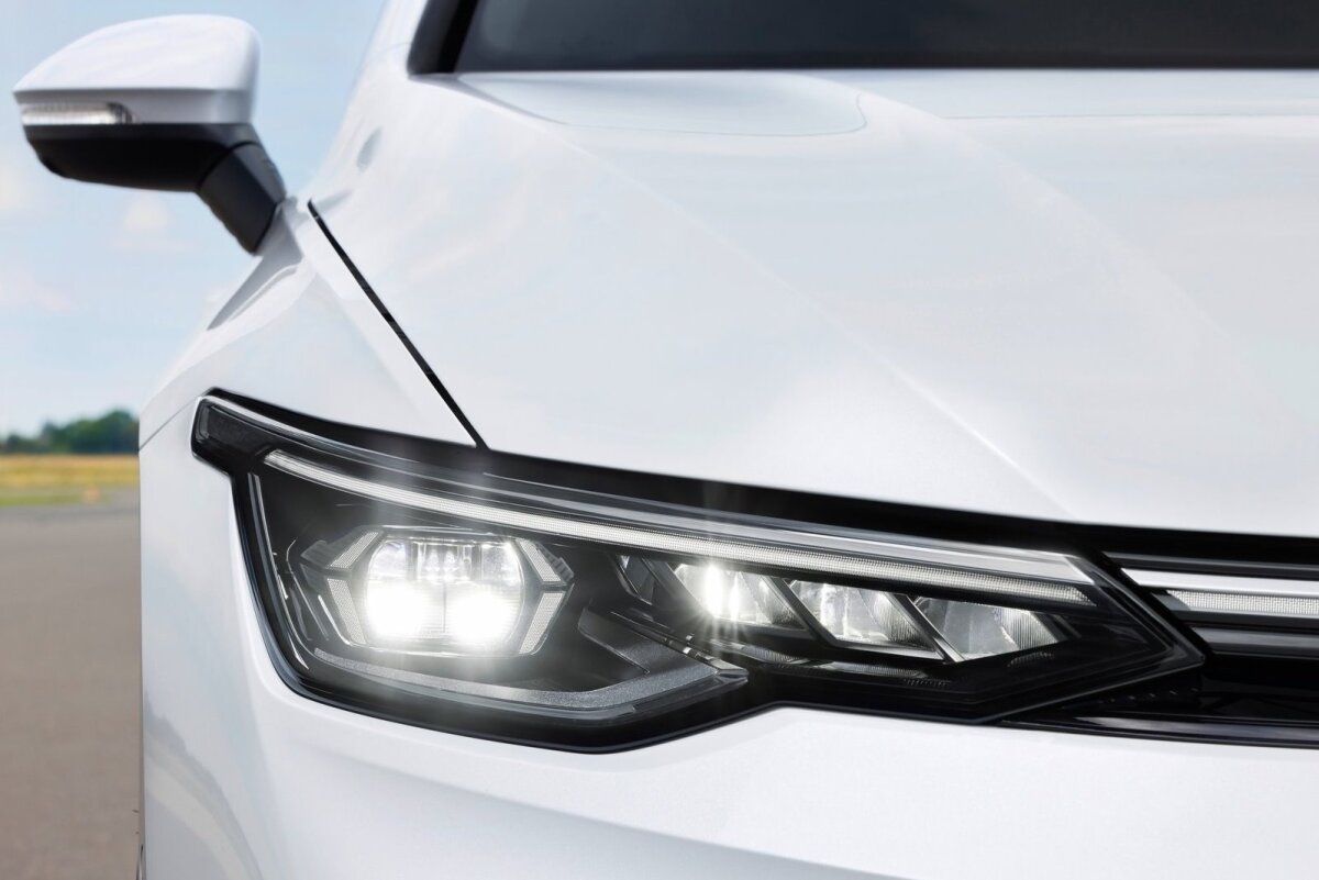 Volkswagen Golf - 2023