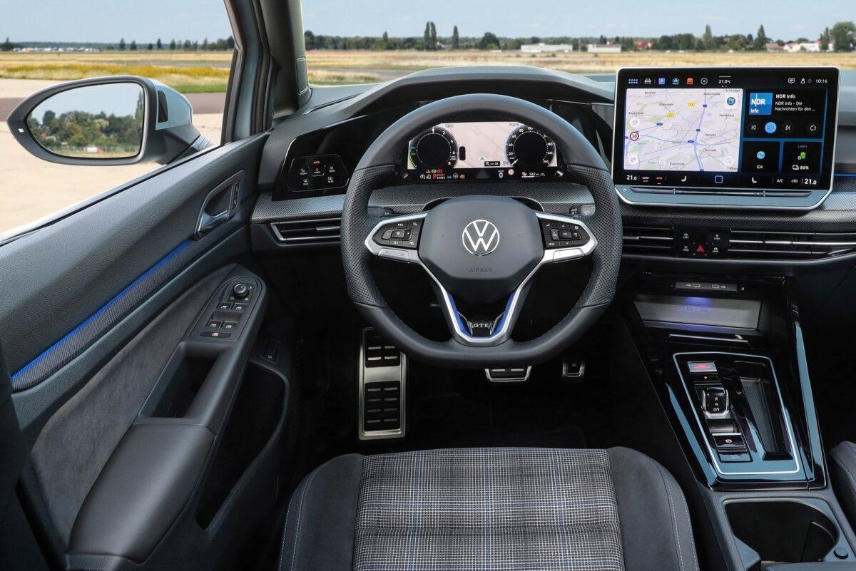 Volkswagen Golf GTE - 2023