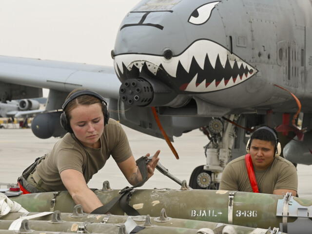 A10 Thunderbolt príprave minície Emiráty