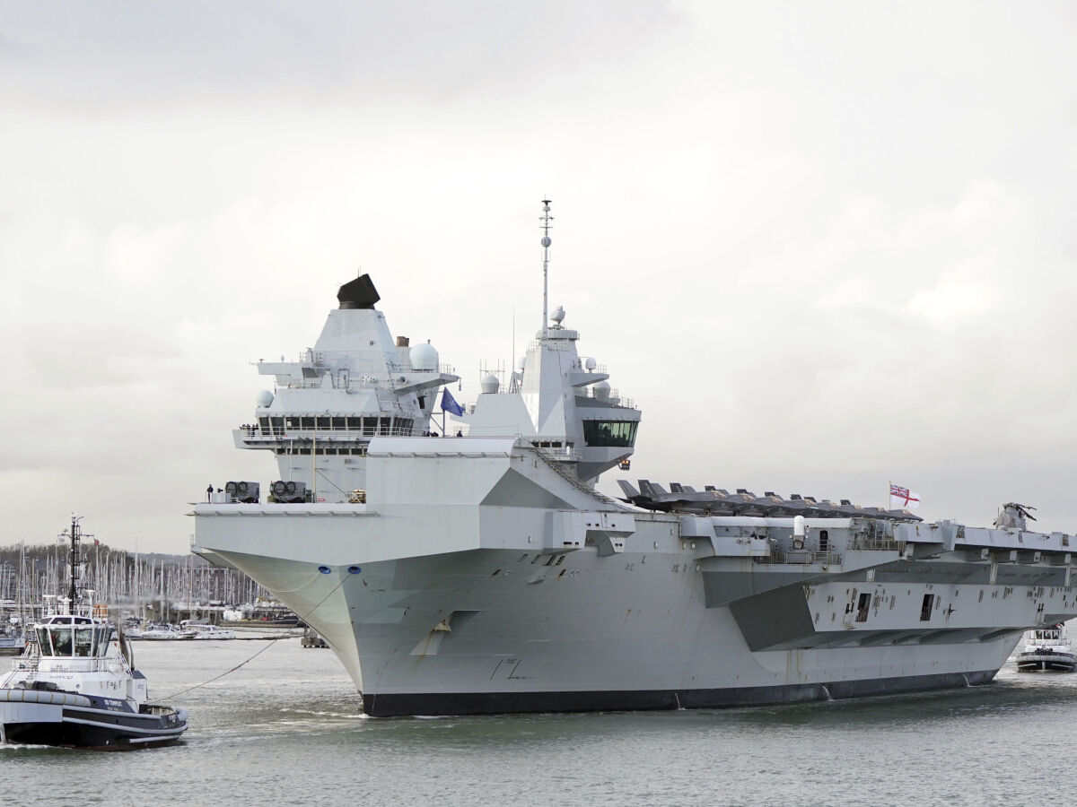 britská lietadlová loď HMS Queen Elisabeth porucha