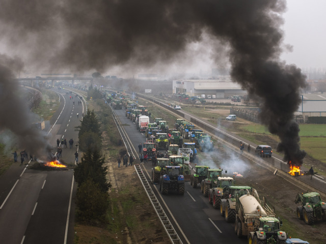 Španielsko poľnohospodári protesty traktory