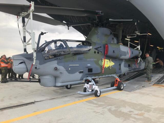 Bojový vrtuľník AH-1Z Viper