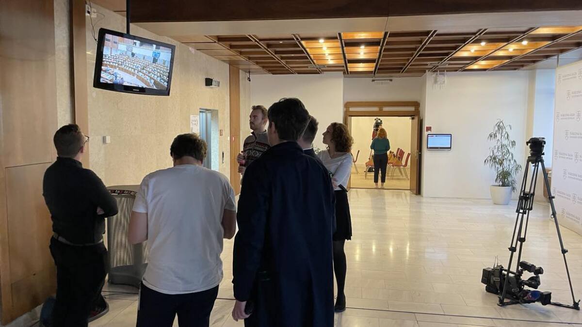 nr sr, novinári, parlament