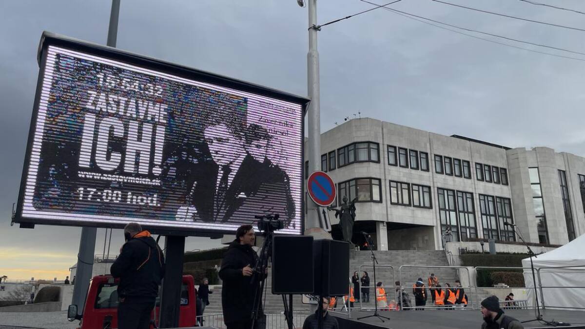 protest, parlament, trestná novela
