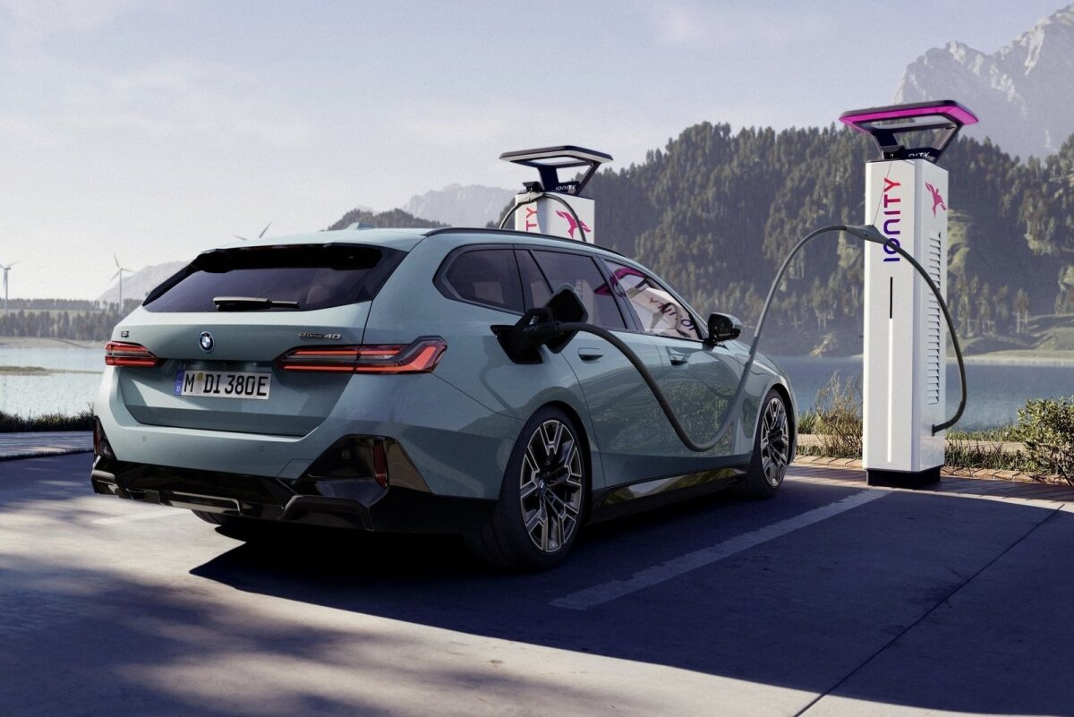 BMW i5 Touring - 2025