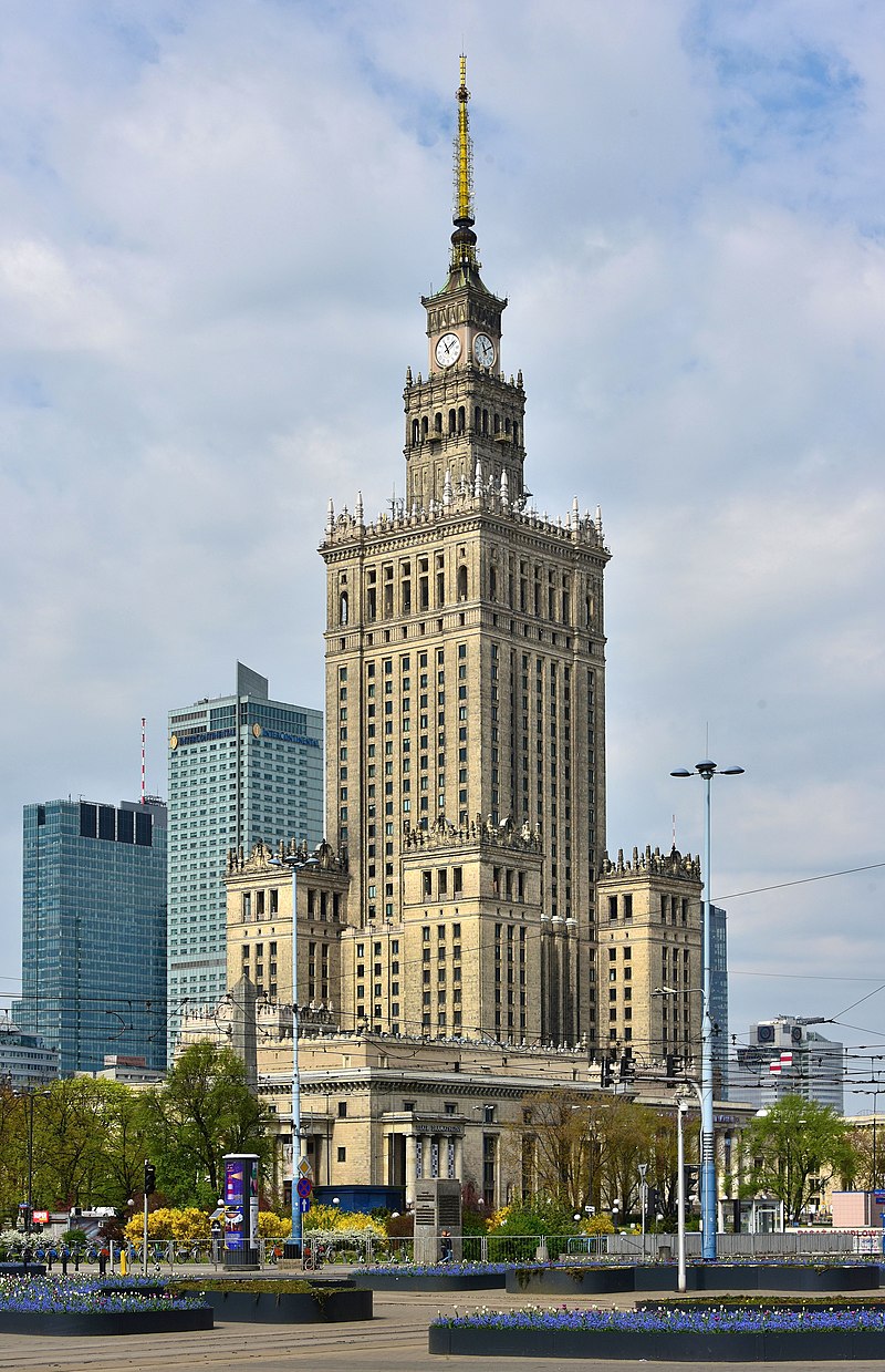Palác kultúry a vedy v centre Varšavy v Poľsku bol postavený v roku 1955.