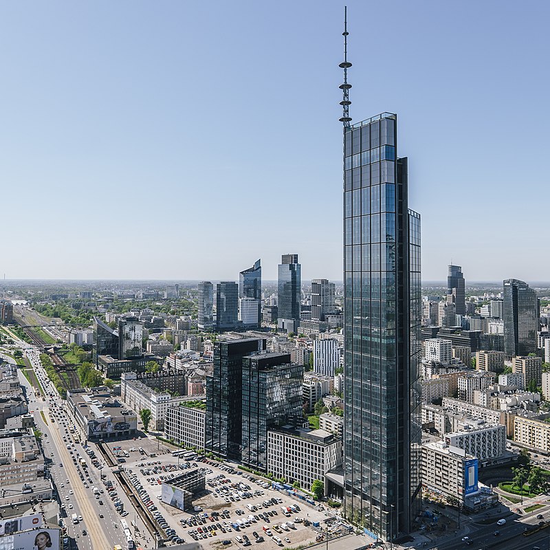 Varso Tower vo Varšave je od roku 2022 najvyššou budovou v Európskej únii.