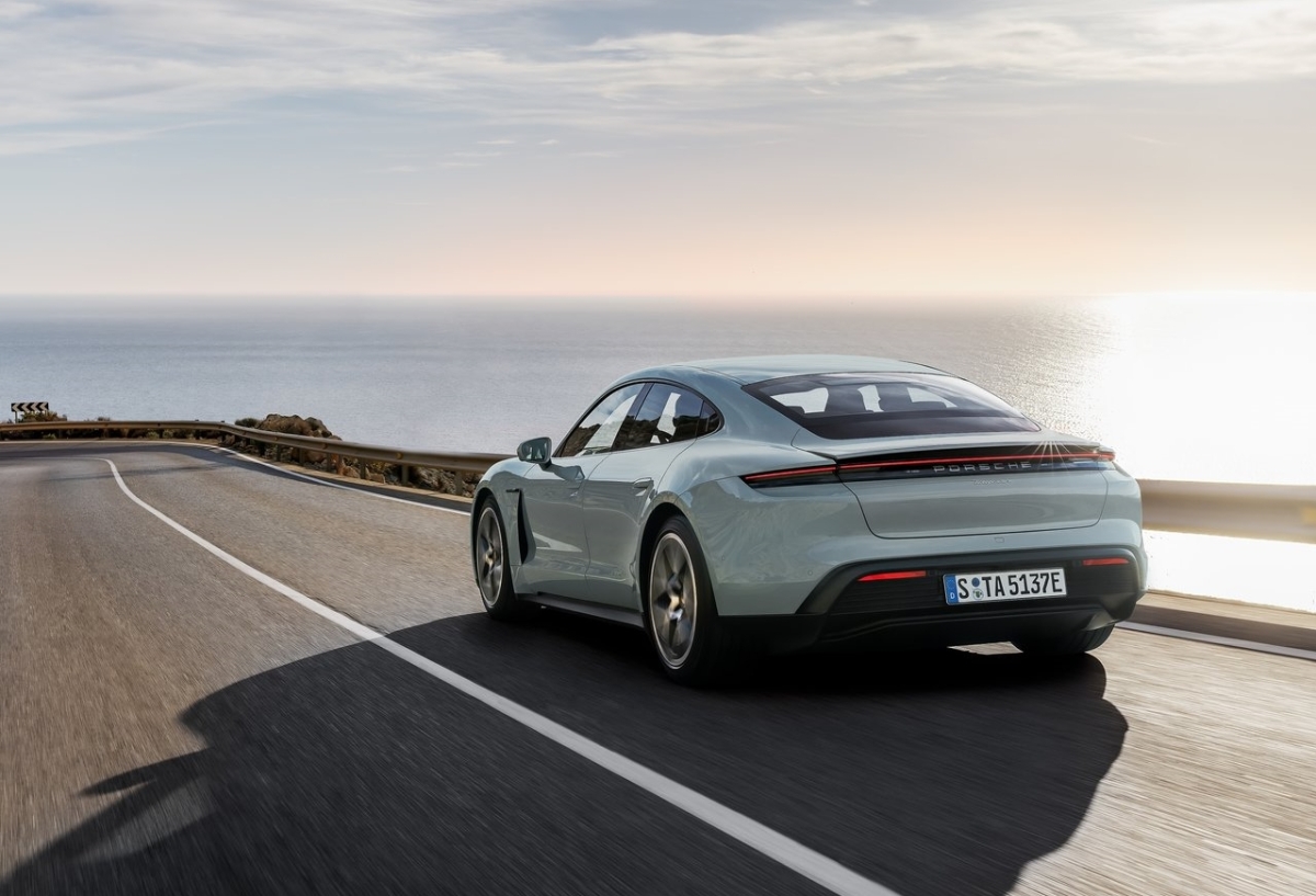 Porsche Taycan 2025 4