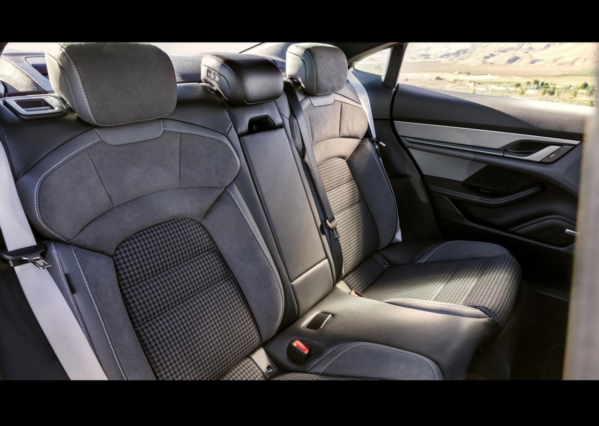 Porsche Taycan 2025 8