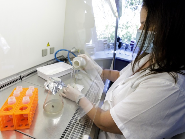 ÚVZ odpadové vody monitoring koronavírus laboratórium laborant