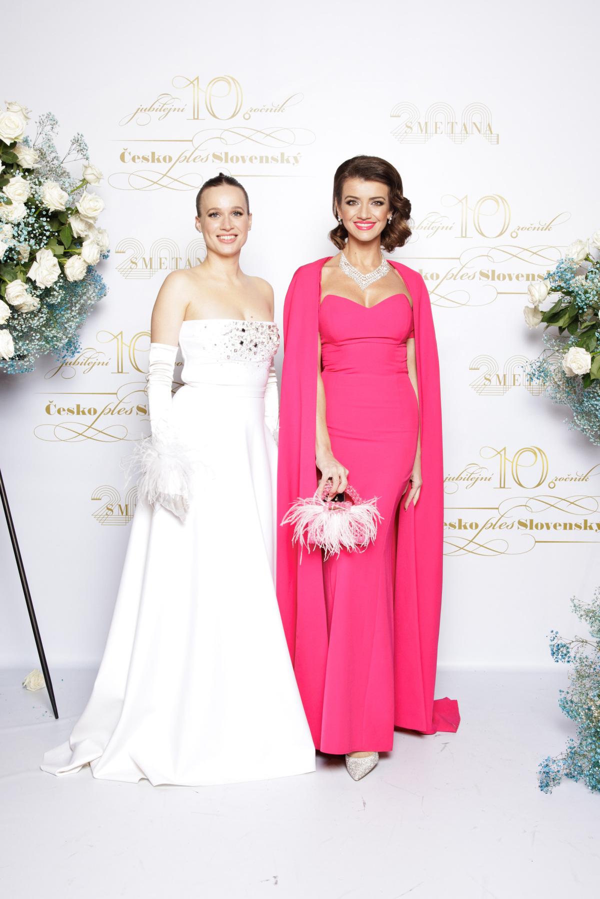 Speváčky Kristína Peláková (vľavo) a Ivana Regešová. 