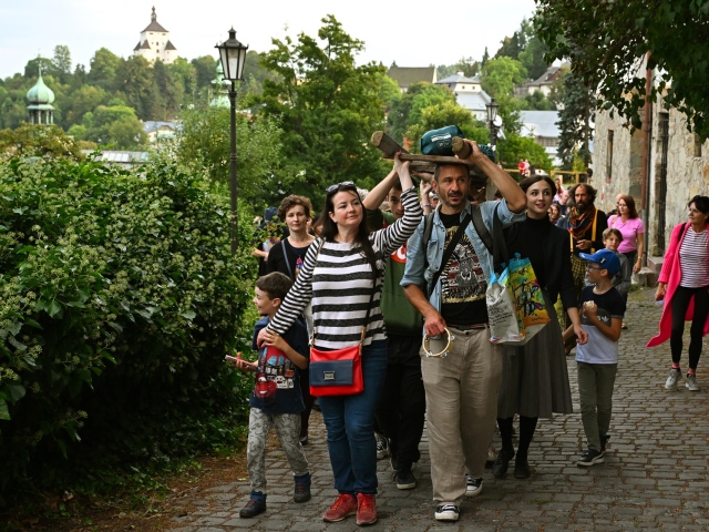 human caravana