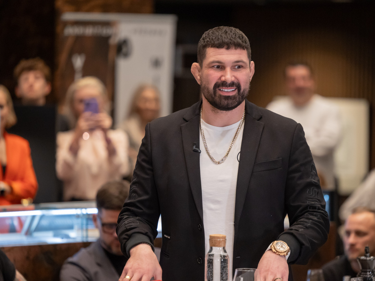 Král na ťahu, Attila Végh, Karlos Vémola