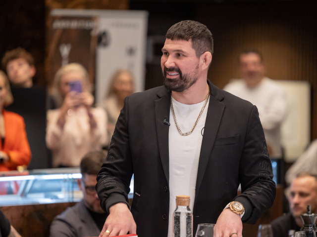 Král na ťahu, Attila Végh, Karlos Vémola