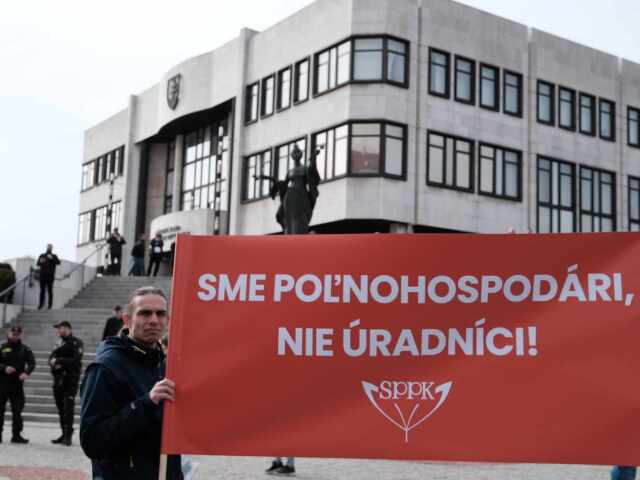 traktor protest poľnohospodári parlament