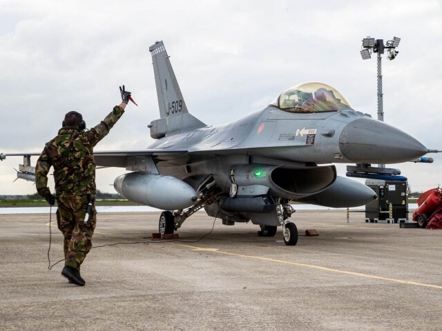 Ukrajina, F-16