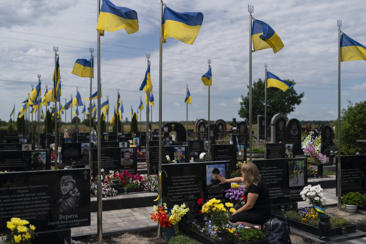 APTOPIX Russia Ukraine War mama a mrtvy syn