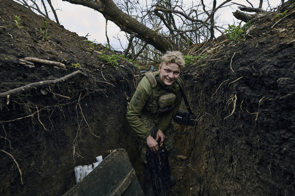 Russia Ukraine War trenches zákopy soldier vojak