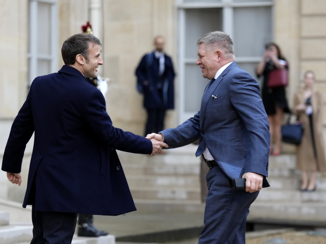 Macron Fico