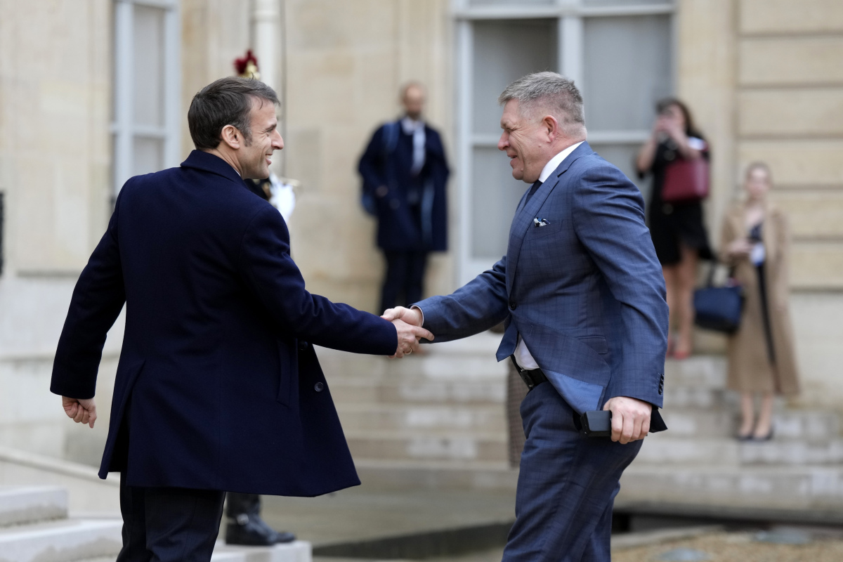 Macron Fico
