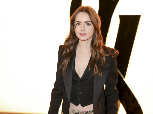 Lily Collins na prehliadke Saint Laurent