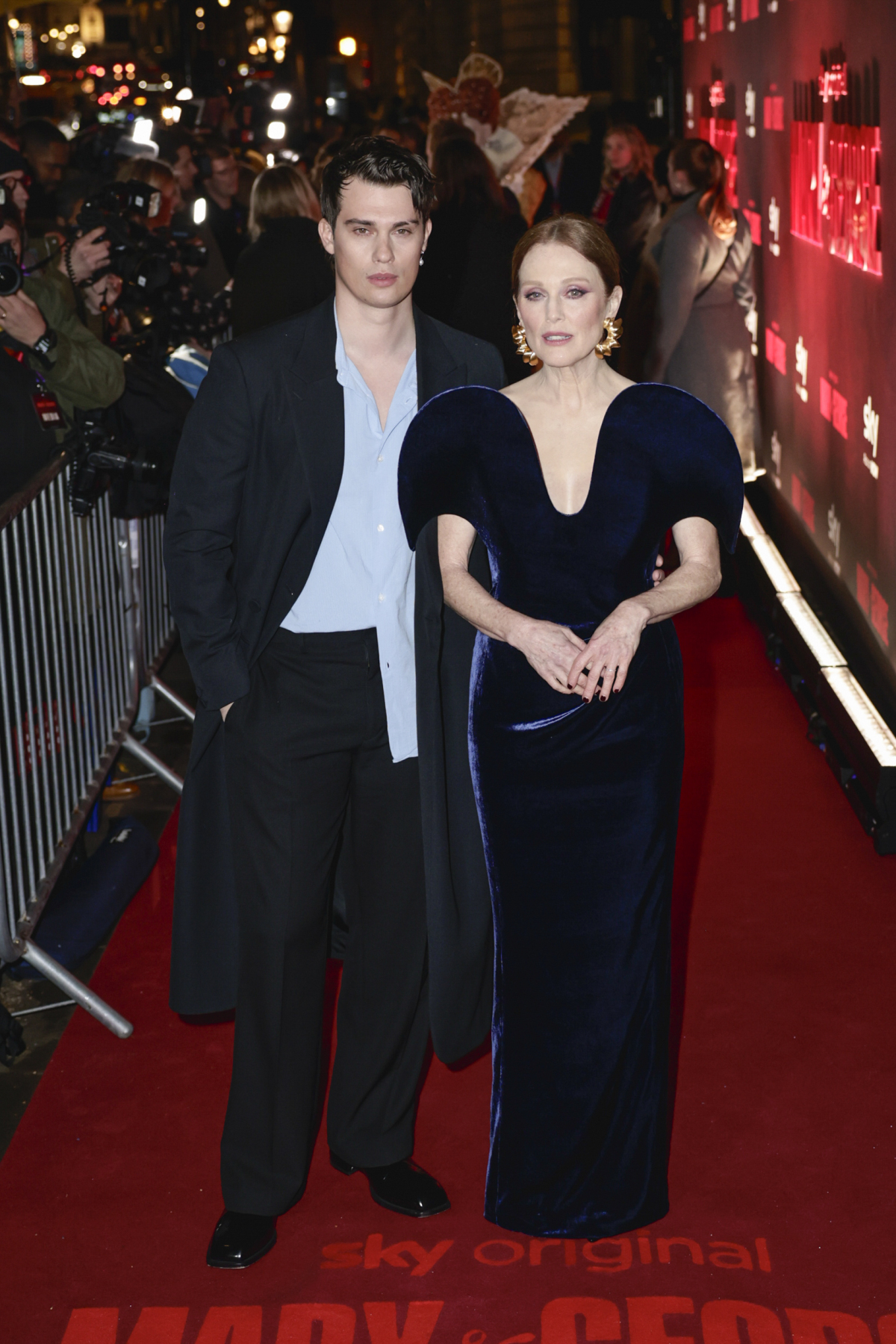 Nicholas Galitzine a herečka Julianne Moore