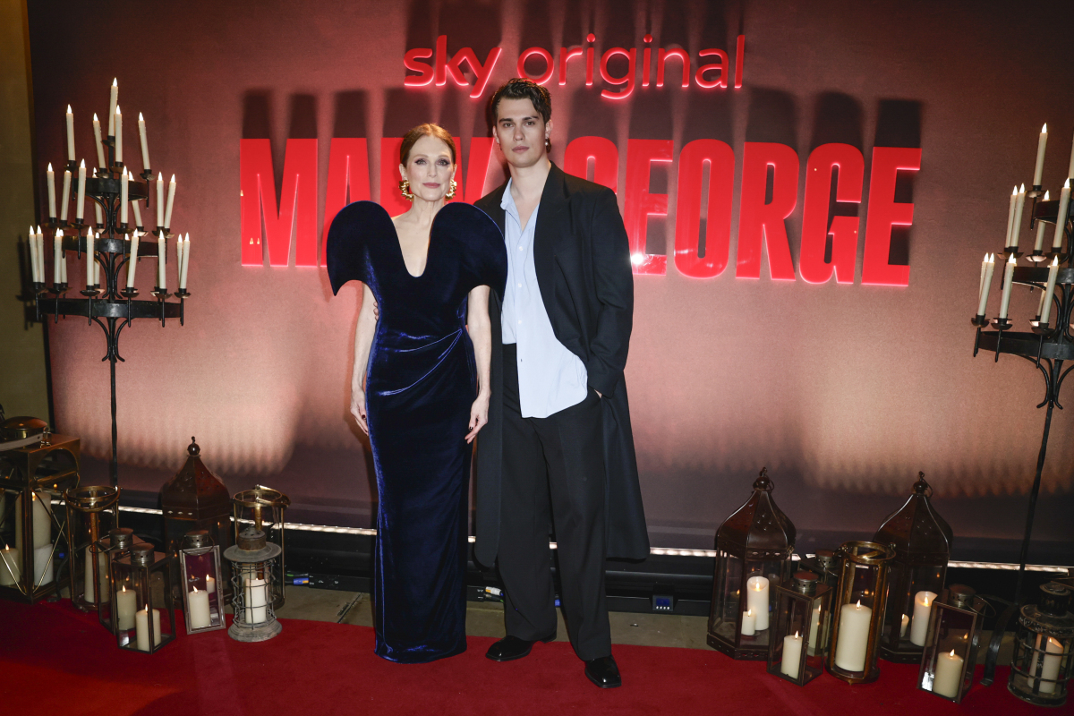 Nicholas Galitzine a herečka Julianne Moore