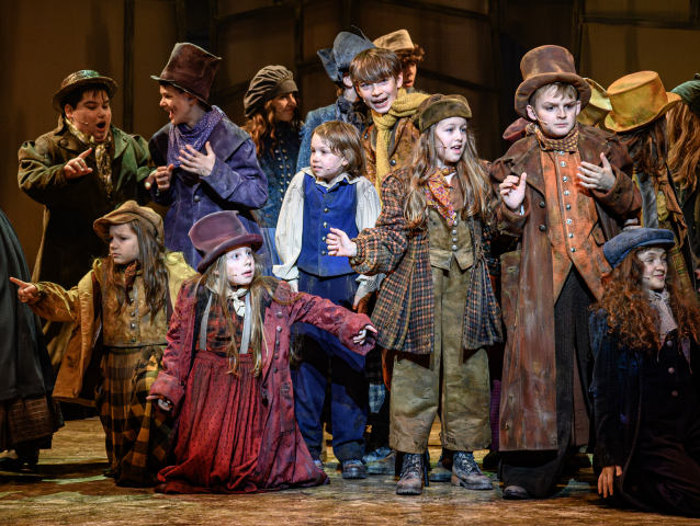 OLIVER TWIST  Arthur Haverda  David Surma  foto Robert Tappert PRINT-60