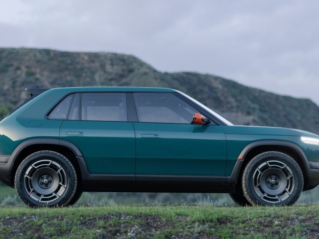 Rivian R3X 1