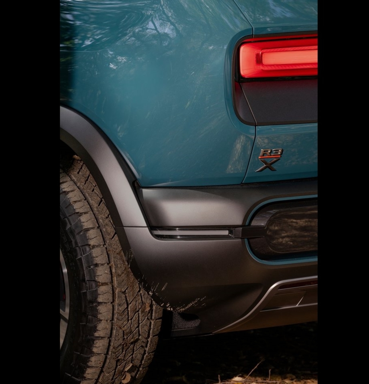 Rivian R3X 8